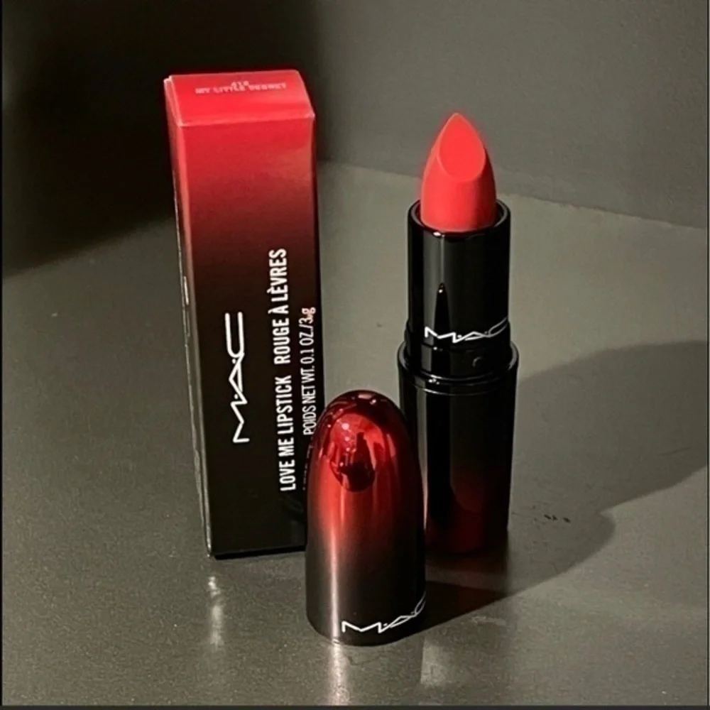 MAC-Love Me Lipstick - My Little Secret (bright pinky coral)